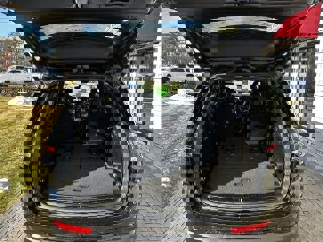 Used 2024 Jeep Grand Cherokee L Altitude image 8