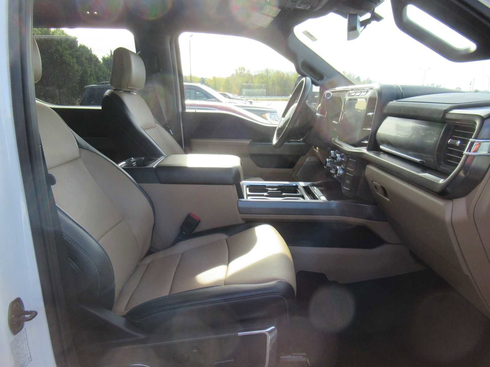 Used 2023 Ford F350 Lariat image 11