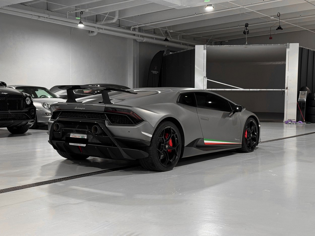 Used 2018 Lamborghini Huracan Performante image 5