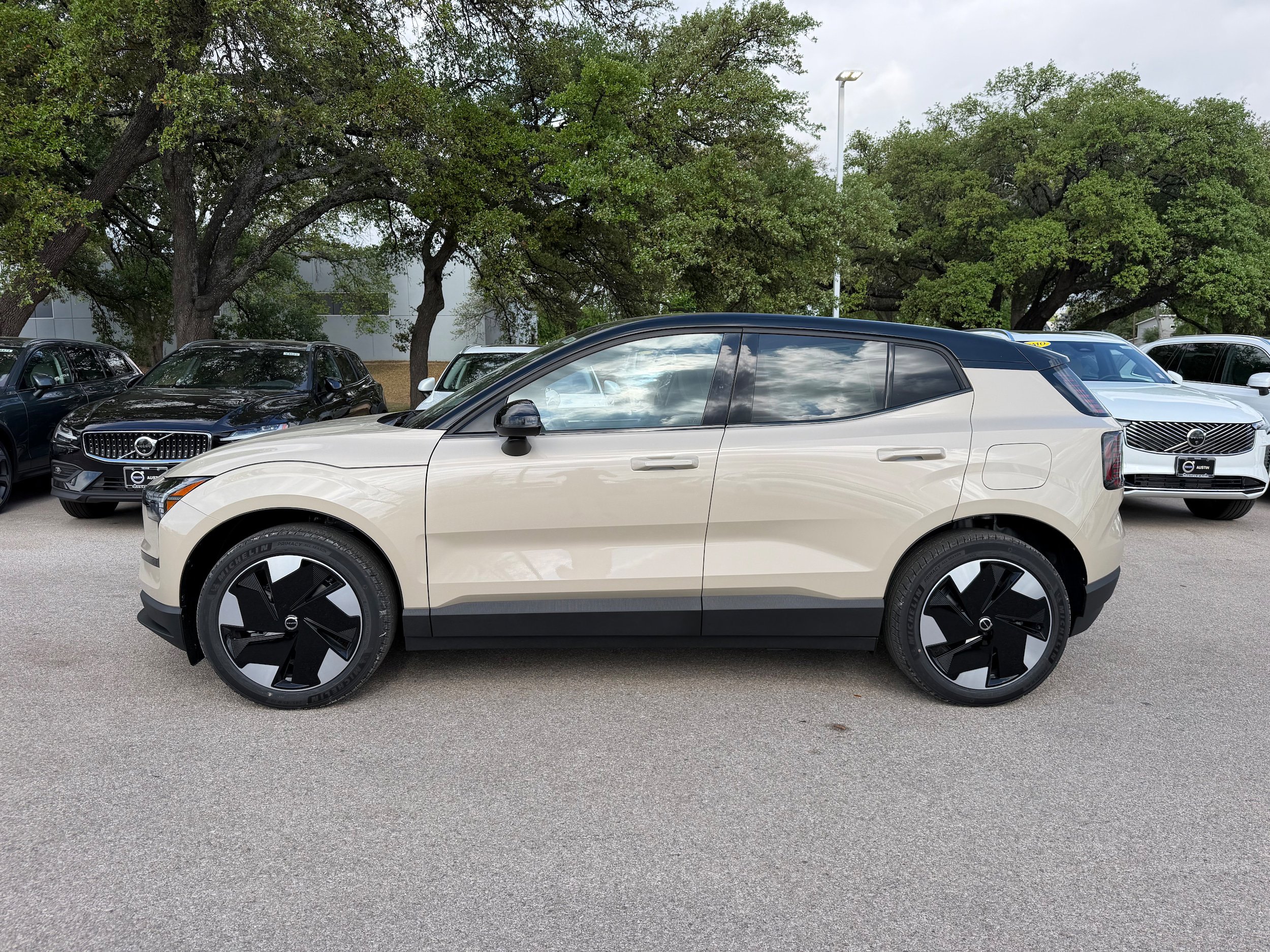New 2026 Volvo EX30 Plus w/ Protection Package RWD image 3