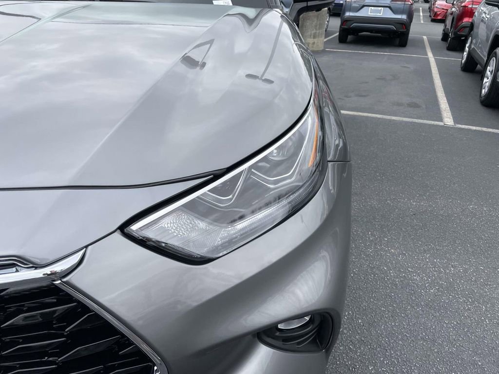 New 2026 Toyota Highlander Limited image 17