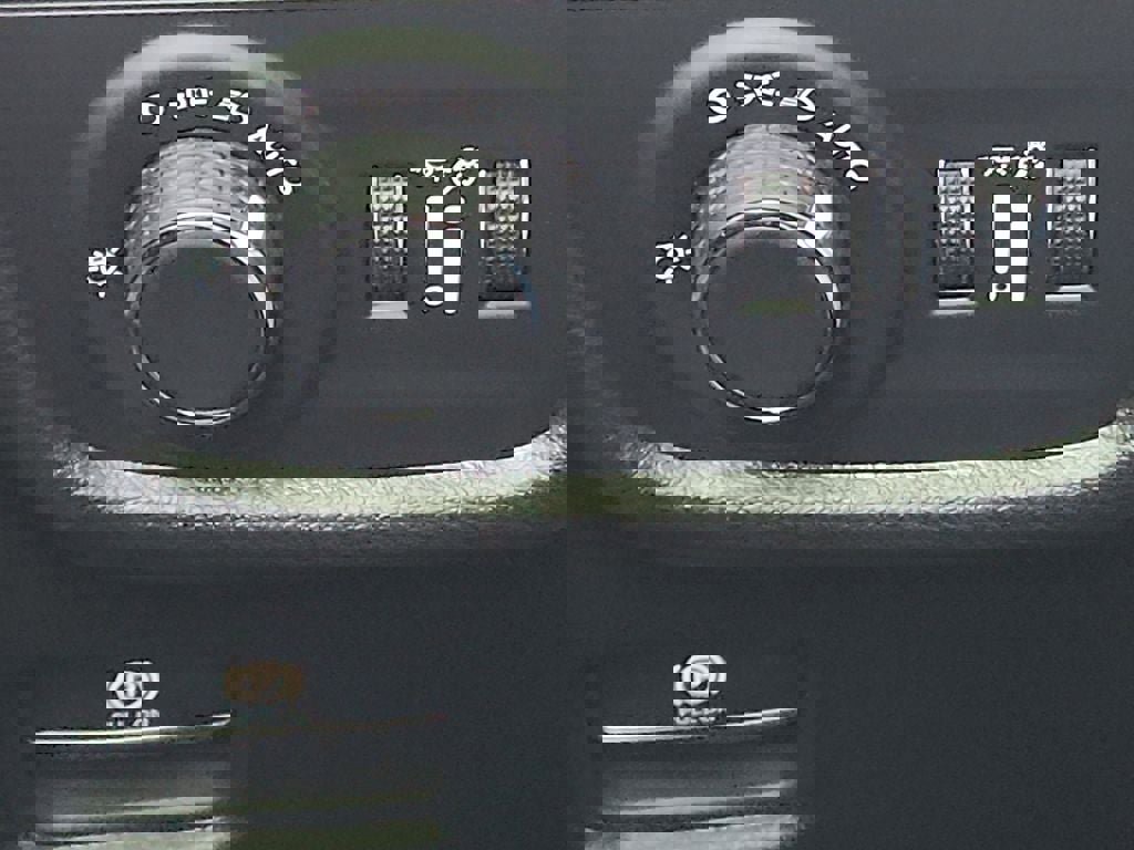 Used 2025 Jeep Grand Cherokee Altitude AWD/4WD image 22