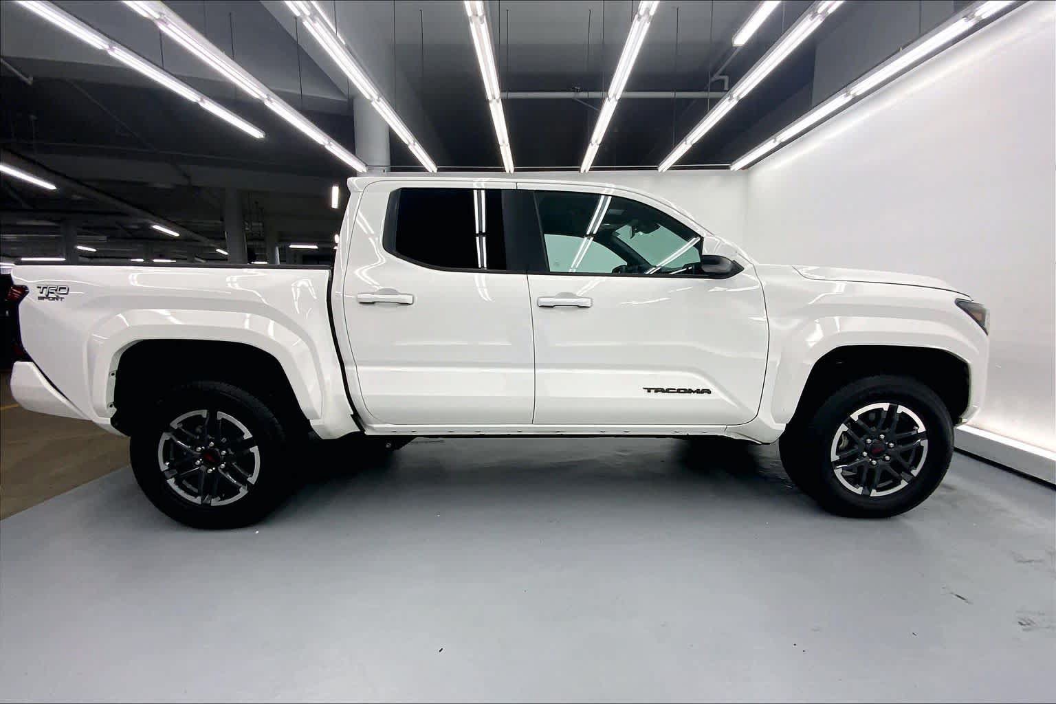 Used 2025 Toyota Tacoma TRD Sport RWD image 5