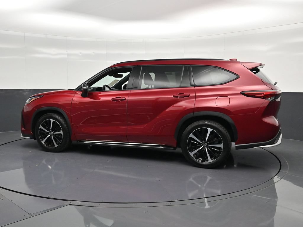 Used 2021 Toyota Highlander XSE FWD image 8