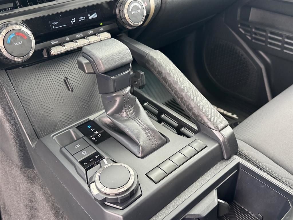 Used 2025 Toyota Tacoma SR AWD/4WD image 23