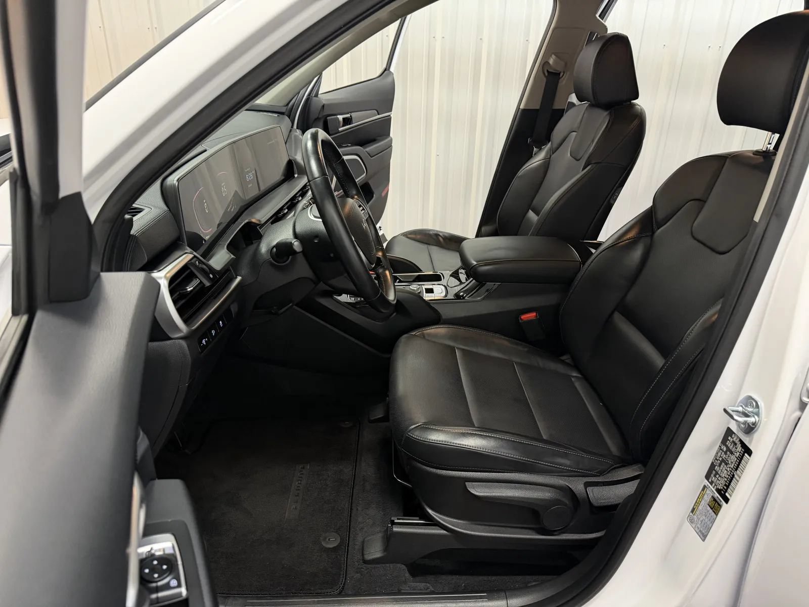 Used 2024 Kia Telluride LX FWD image 31