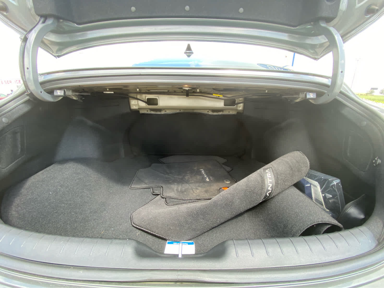 Used 2026 Hyundai Elantra SE FWD image 8