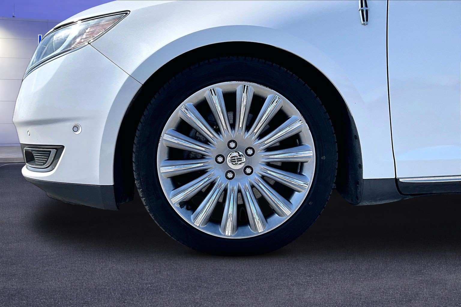 Used 2013 Lincoln MKS AWD image 33
