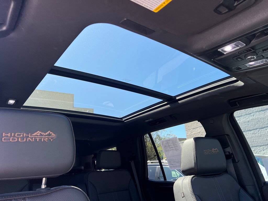 Used 2025 Chevrolet Tahoe High Country AWD/4WD image 25