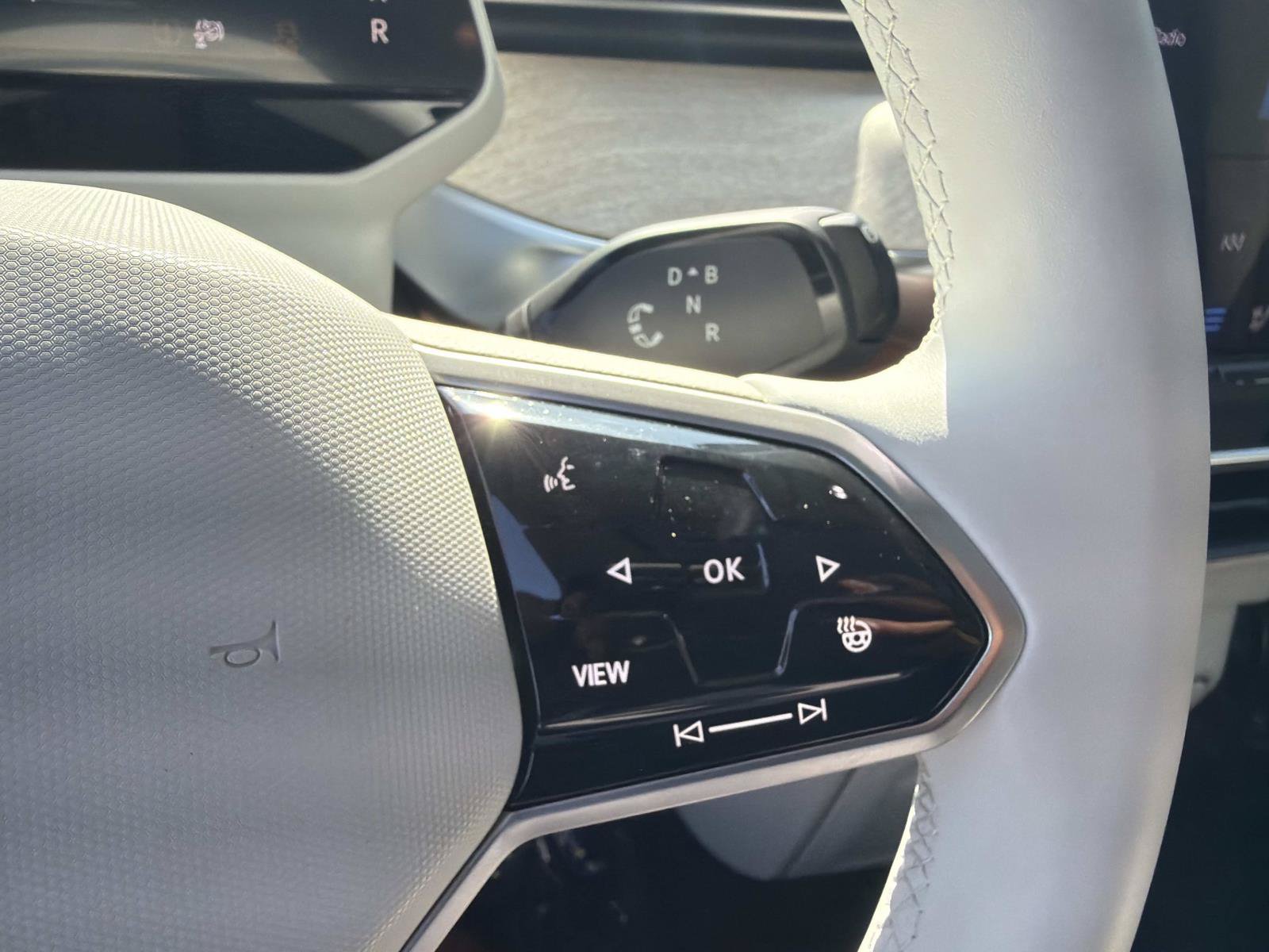 Certified 2025 Volkswagen ID. Buzz Pro S Plus AWD/4WD image 18