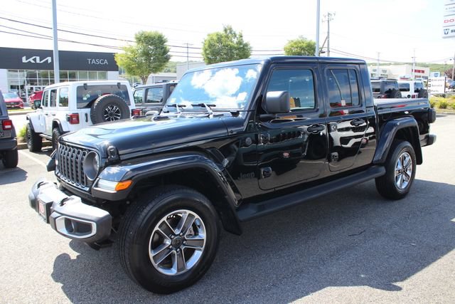 Used 2024 Jeep Gladiator Sport w/ Premium Package AWD/4WD image 2
