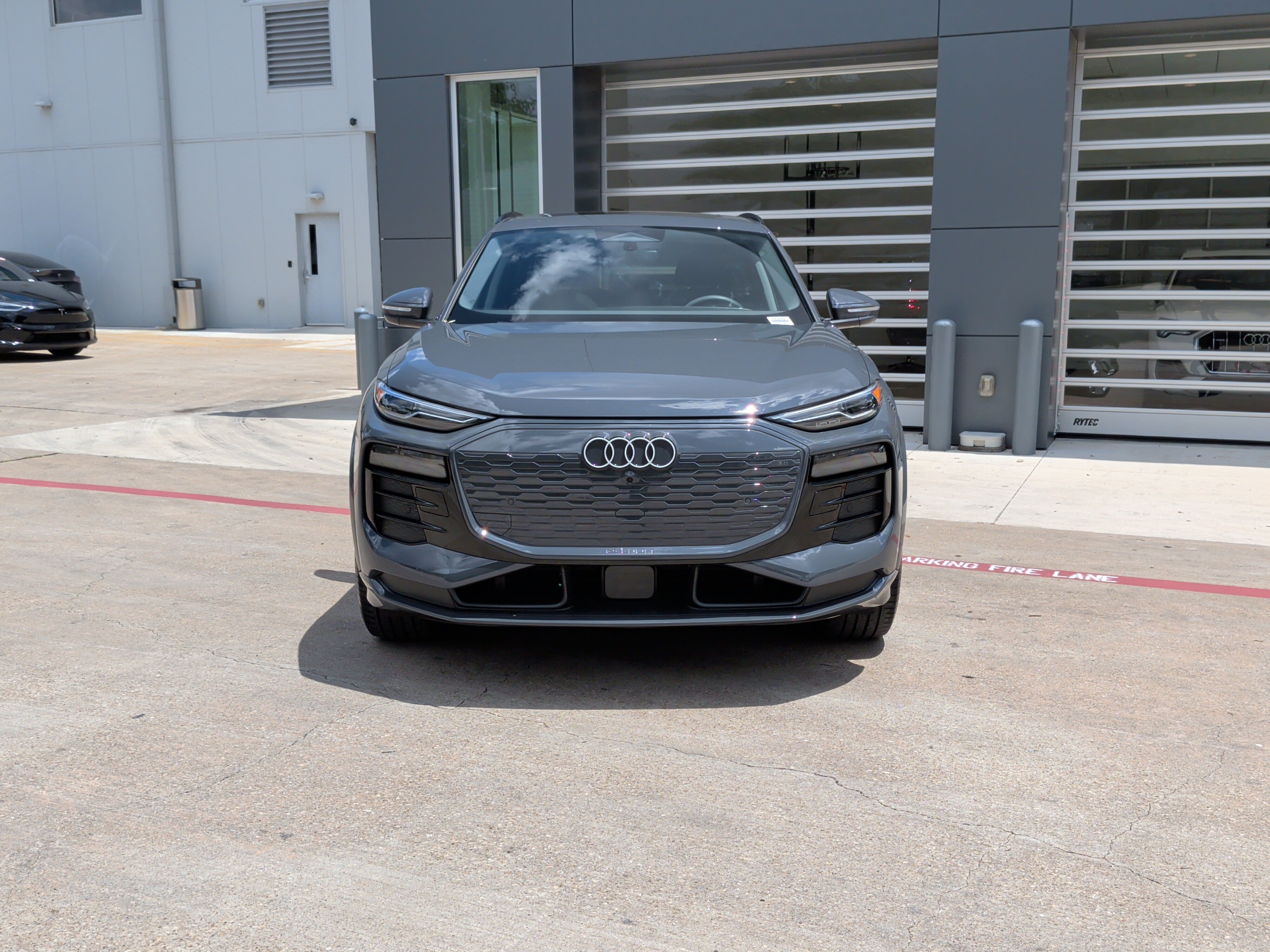 Used 2025 Audi Q6 e-tron Premium w/ Convenience Package RWD image 3