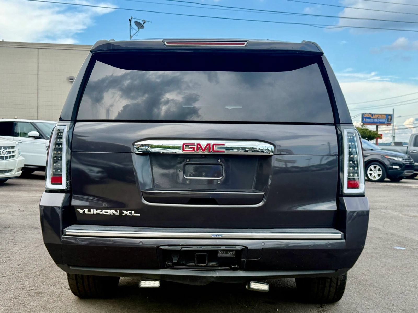 Used 2017 GMC Yukon XL Denali AWD/4WD image 3