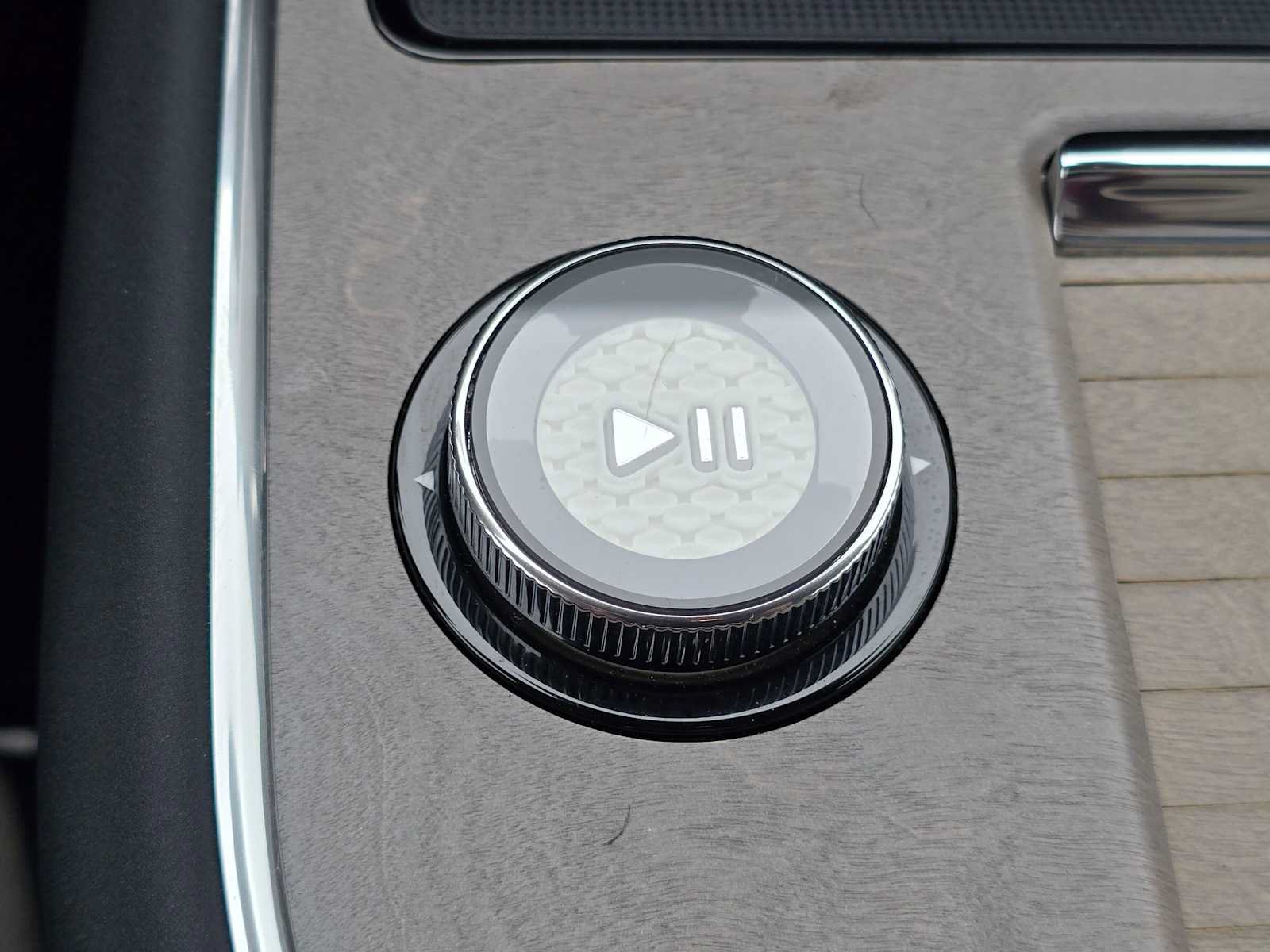 Certified 2025 Volvo EX90 Plus AWD/4WD image 32