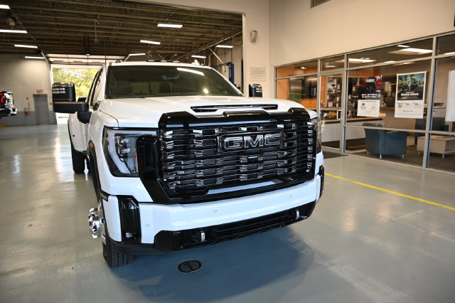 New 2026 GMC Sierra 3500 Denali Ultimate AWD/4WD image 3