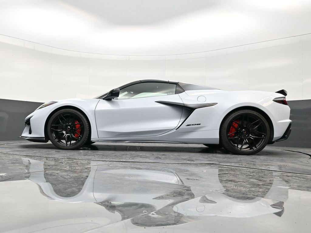 Used 2023 Chevrolet Corvette Z06 w/ Stealth Interior Trim Package image 21