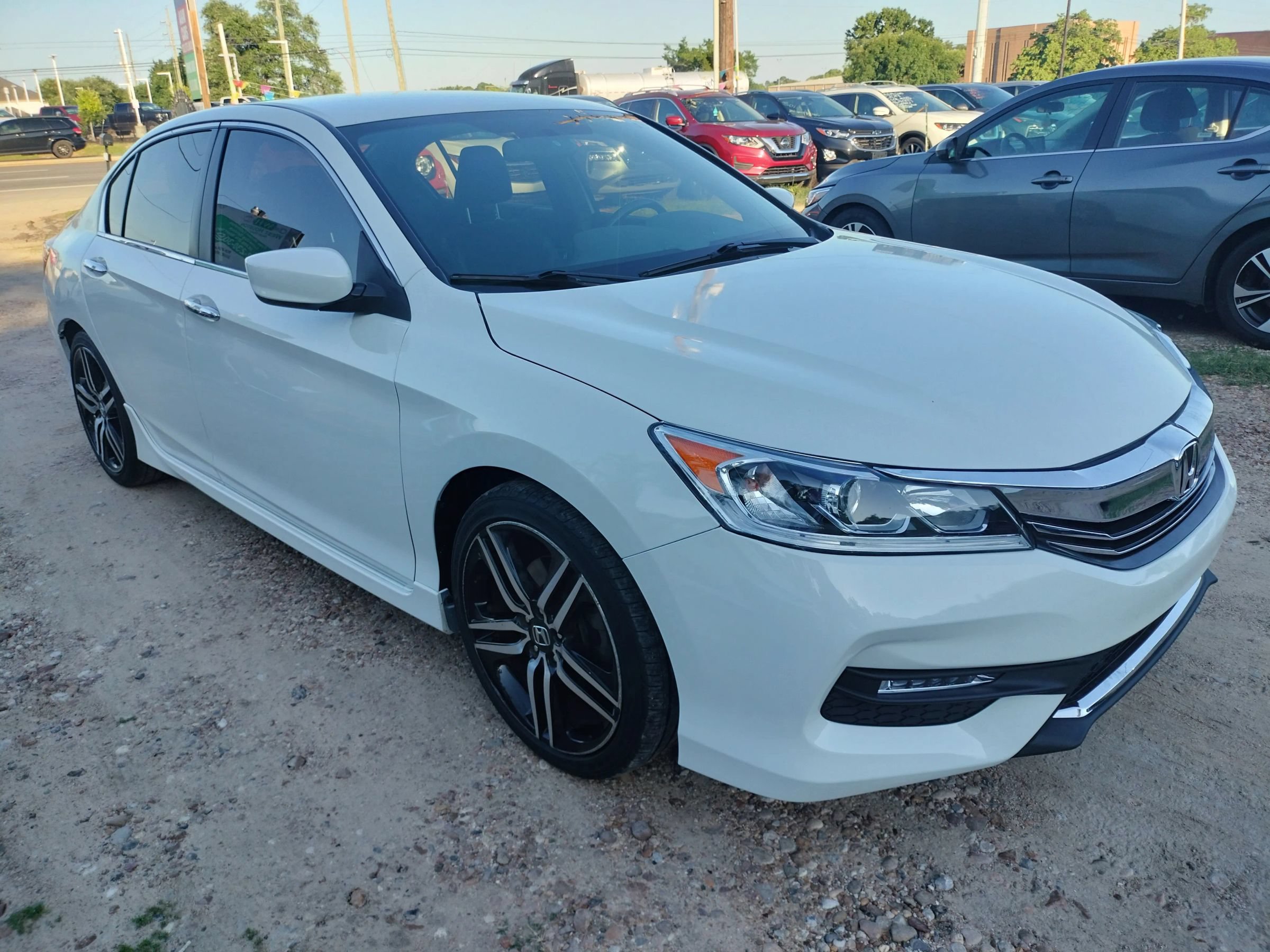 Used 2017 Honda Accord Sport image 6