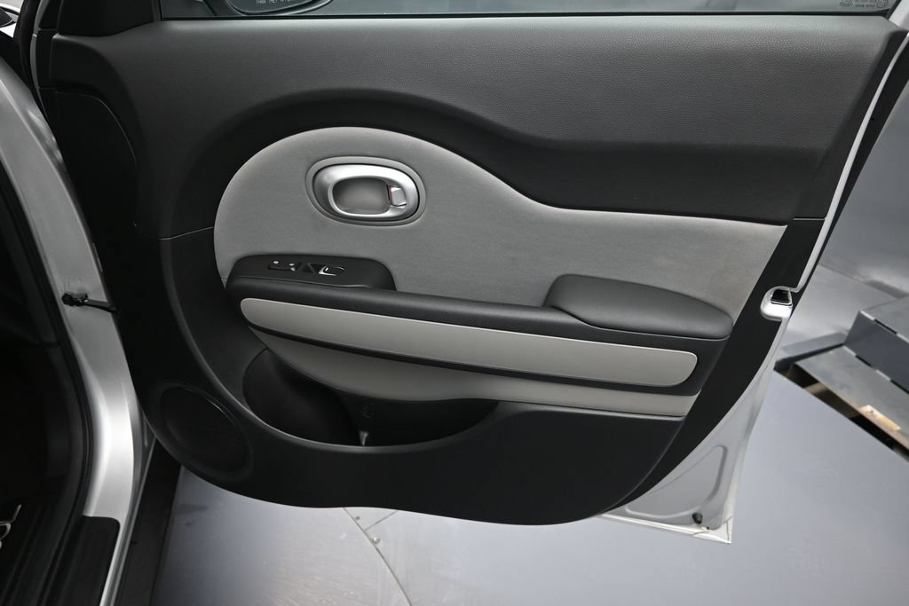 Used 2017 Kia Soul FWD image 31