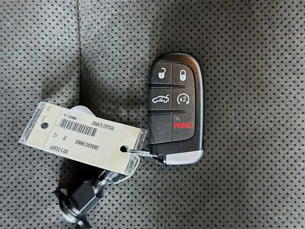 Used 2021 Jeep Grand Cherokee Laredo X AWD/4WD image 35