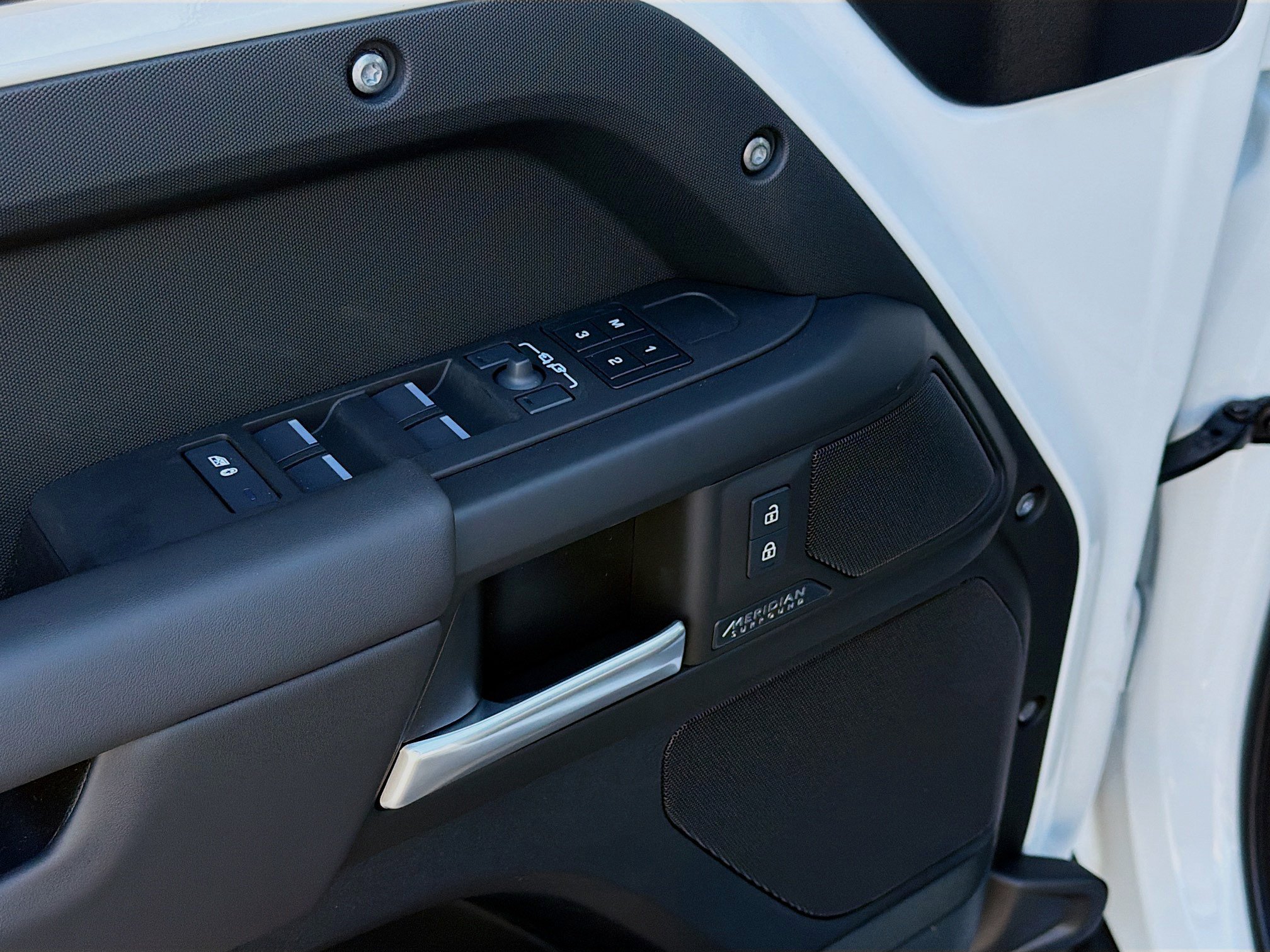 New 2026 Land Rover Defender 110 X-Dynamic SE AWD/4WD image 22