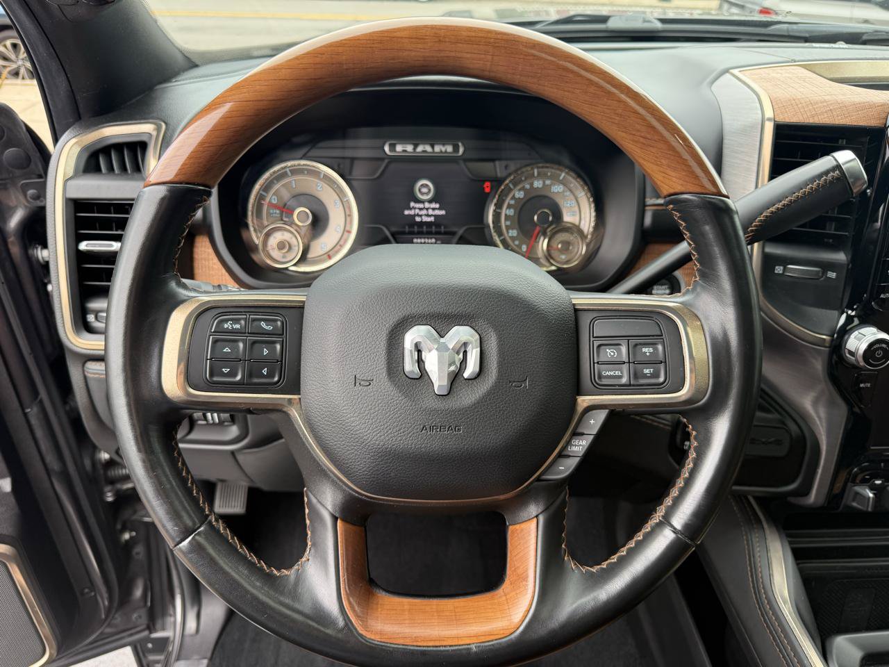 Used 2022 RAM 3500 Limited AWD/4WD image 18
