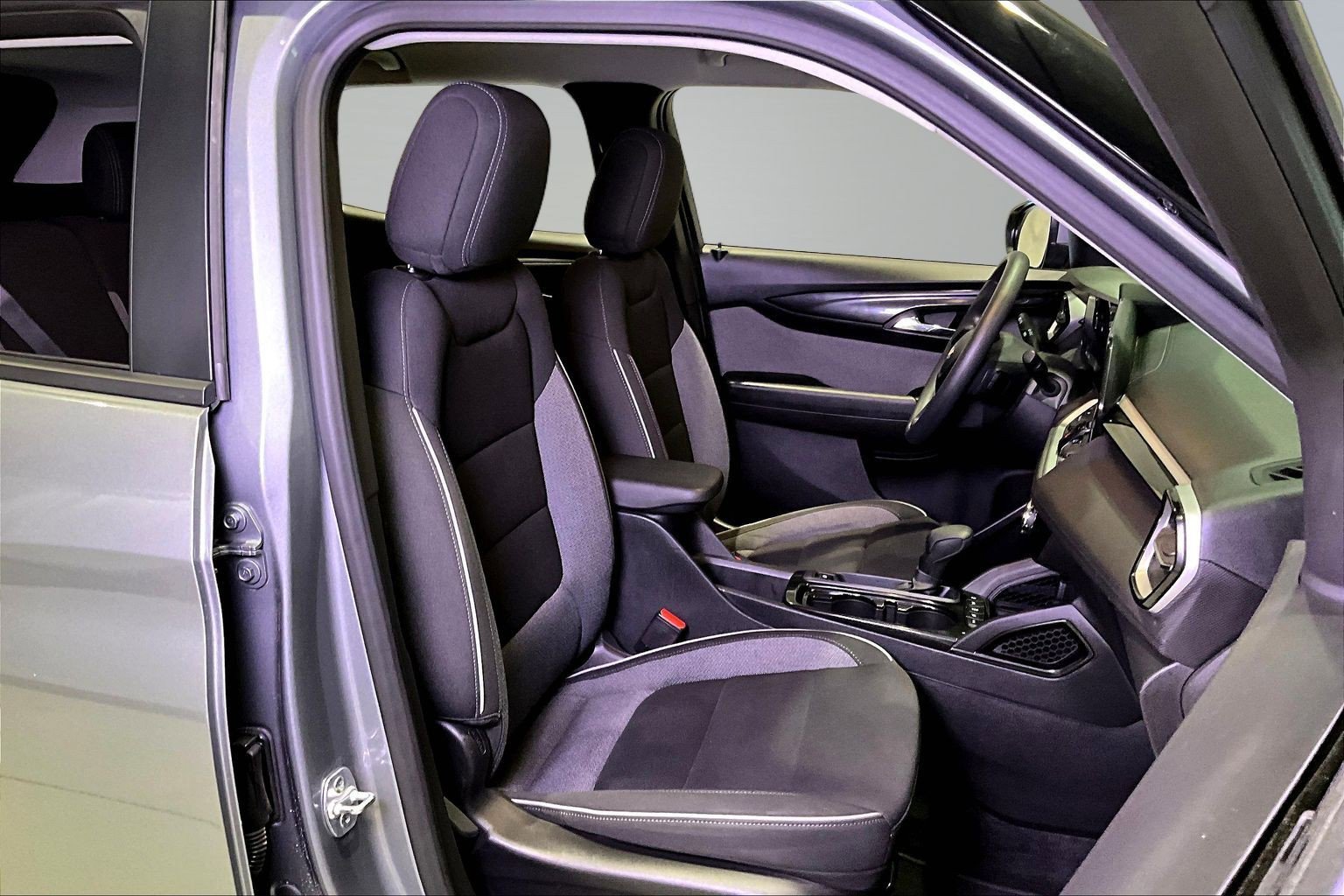 Used 2025 Chevrolet TrailBlazer LT AWD/4WD image 28