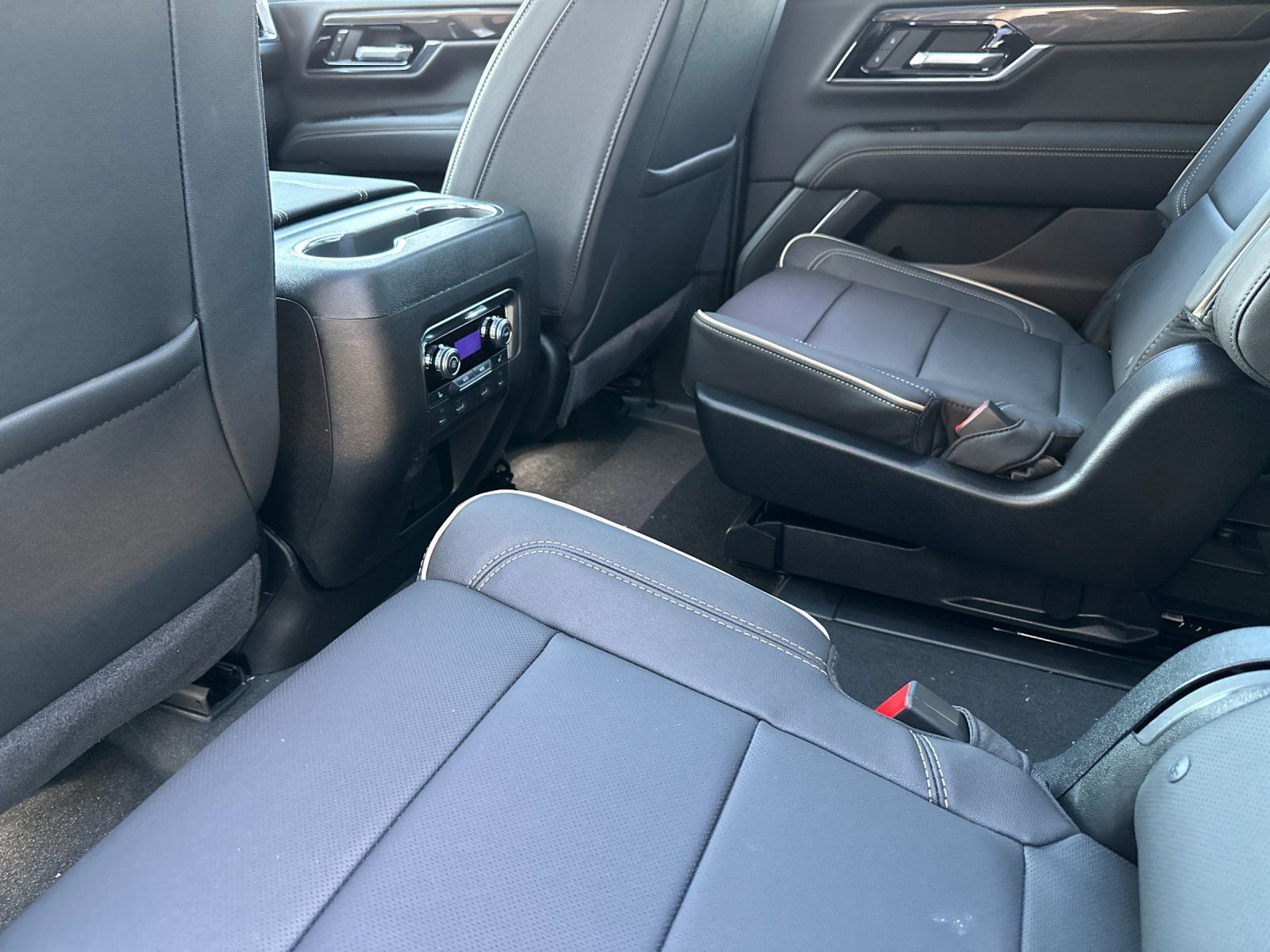 New 2026 GMC Yukon XL Elevation w/ Elevation Premium Package AWD/4WD image 12