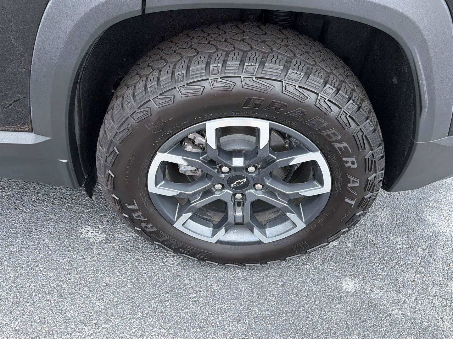 Certified 2025 Chevrolet Equinox ACTIV w/ Convenience Package III FWD image 39