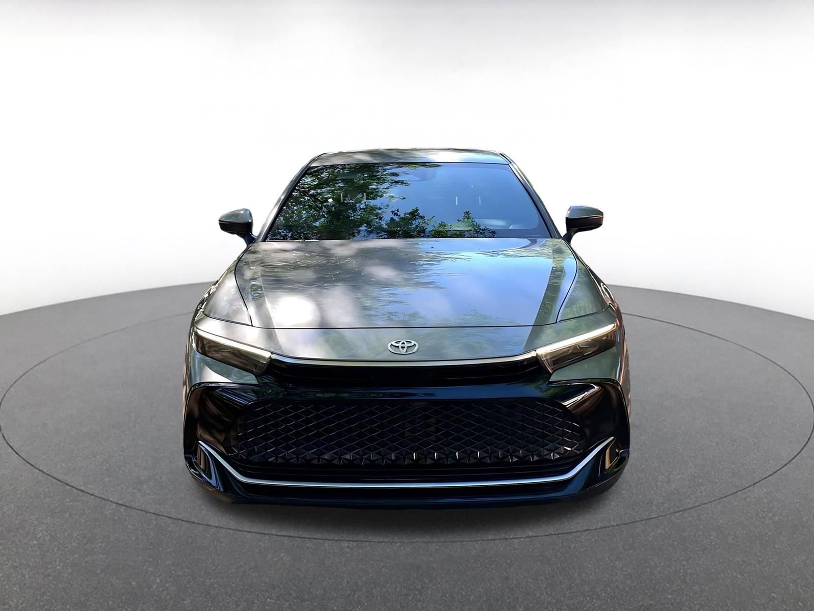 Used 2025 Toyota Crown XLE image 2