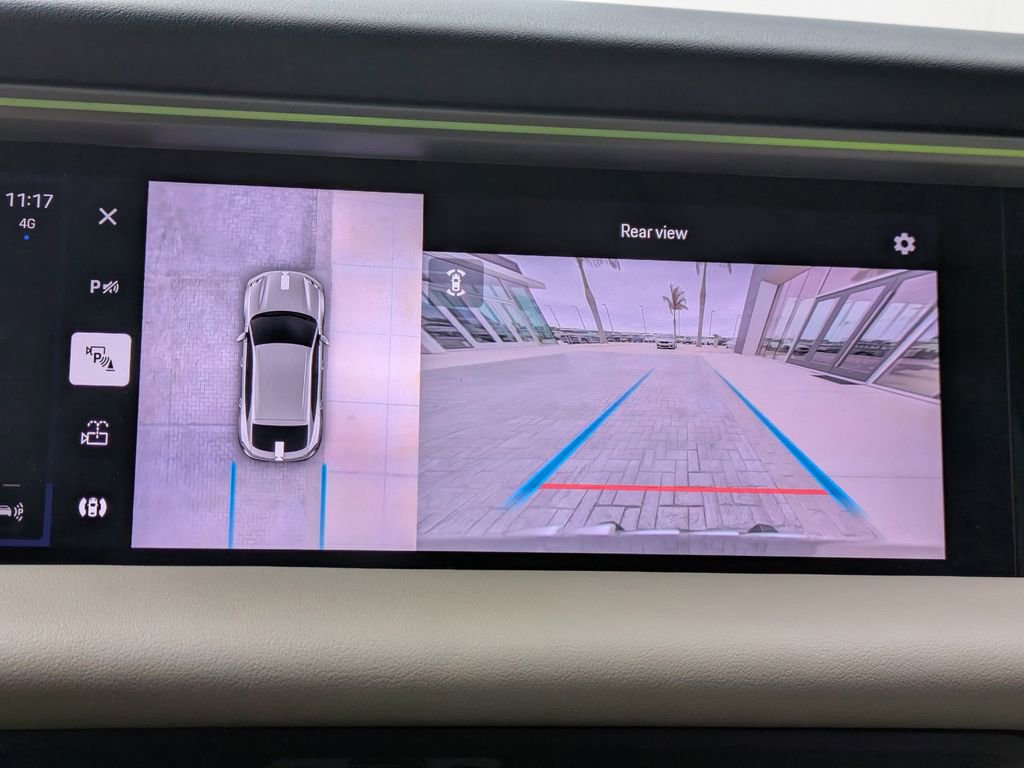 Used 2025 Porsche Macan Electric RWD image 25