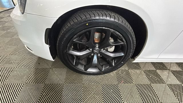 Used 2021 Chrysler 300 Touring w/ Sport Appearance Package RWD image 9