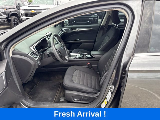 Used 2016 Ford Fusion SE FWD image 2