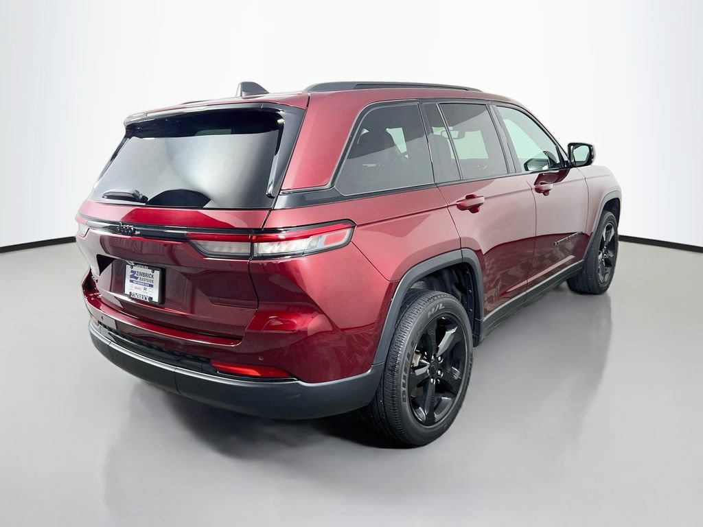 Used 2022 Jeep Grand Cherokee Altitude AWD/4WD image 7