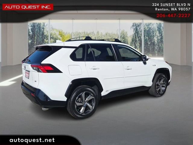 Used 2021 Toyota RAV4 SE w/ Weather & Moonroof Package AWD/4WD image 5