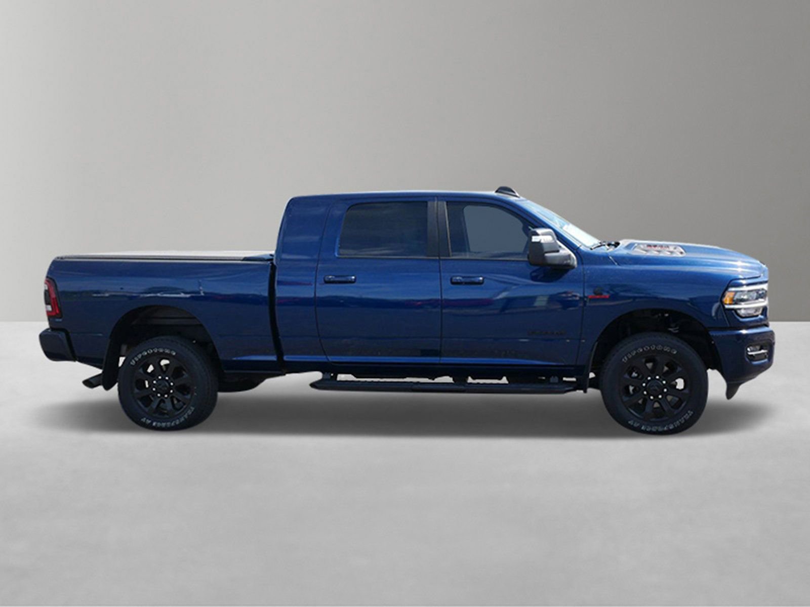 Used 2023 RAM 2500 Laramie AWD/4WD image 3