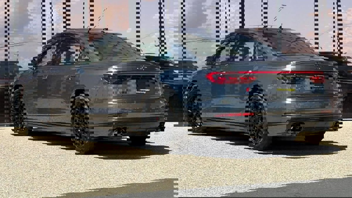 Used 2021 Audi S8 L w/ S8 Executive Package image 9