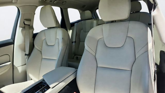 Used 2023 Volvo XC60 B5 Plus FWD image 10