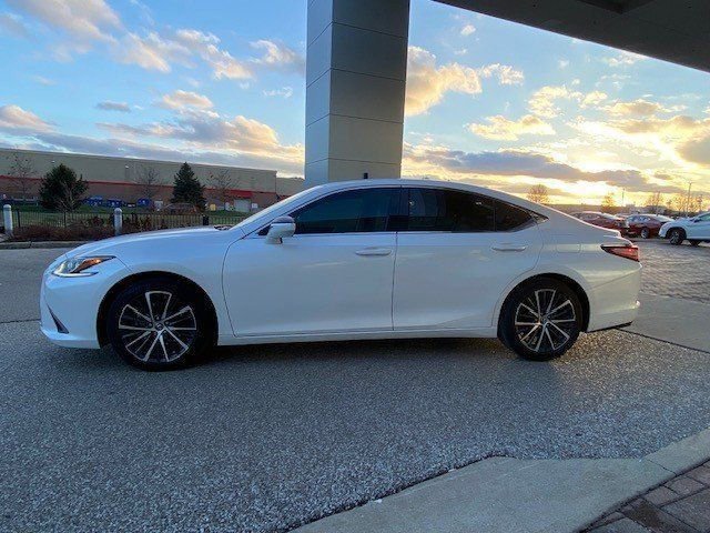 Used 2023 Lexus ES 350 w/ Premium Package image 2