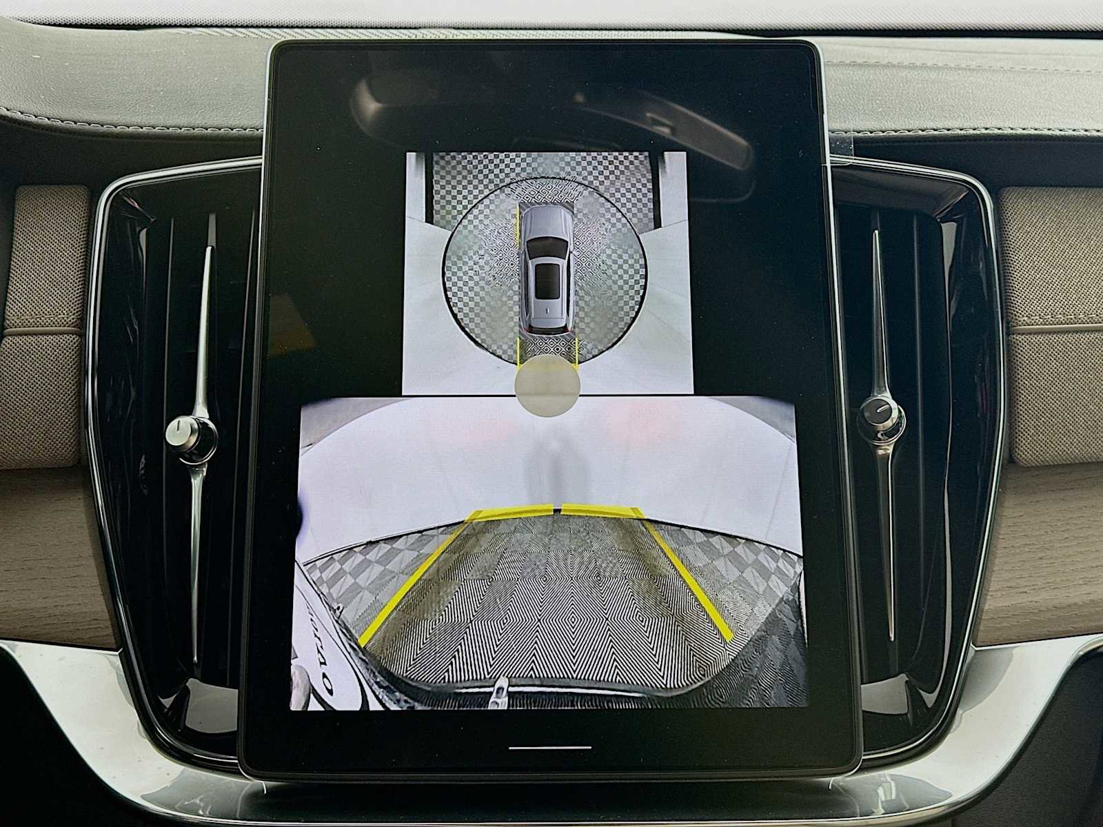 New 2026 Volvo XC90 B6 Plus w/ Protection Package Premier image 14