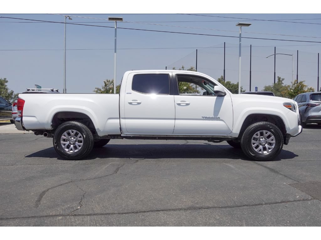 Used 2018 Toyota Tacoma SR5 RWD image 2