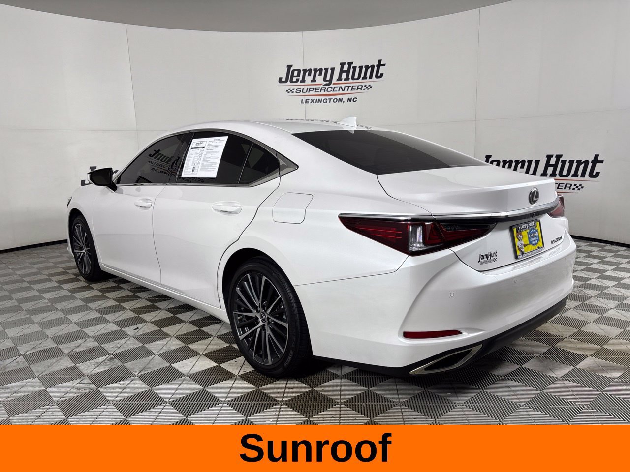 Used 2025 Lexus ES 350 w/ Premium Package FWD image 9