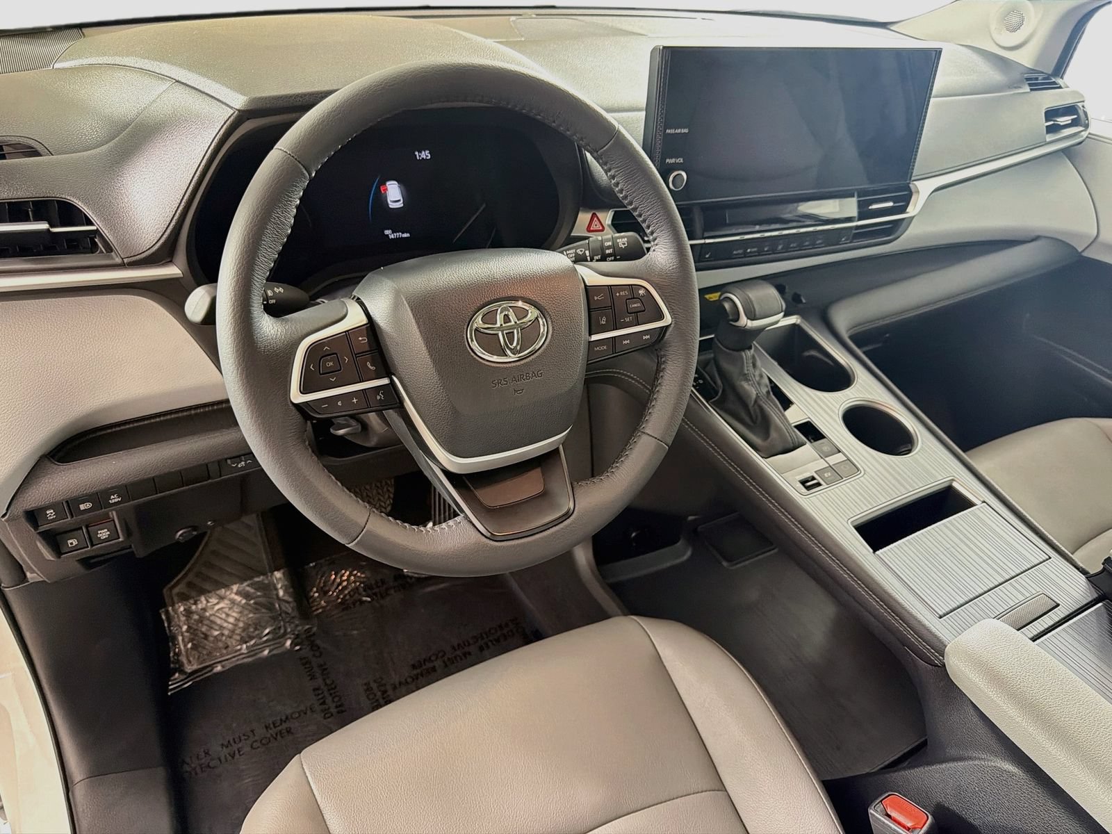 Used 2025 Toyota Sienna XLE w/ XLE Plus Package FWD image 10