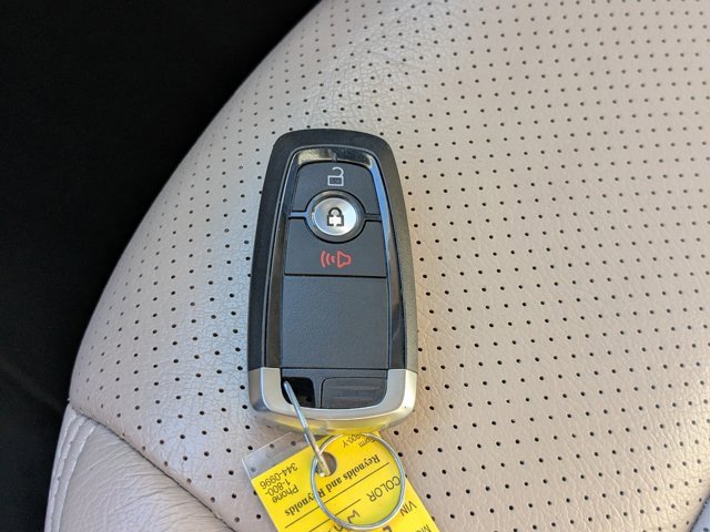 Certified 2020 Ford Escape SE image 30