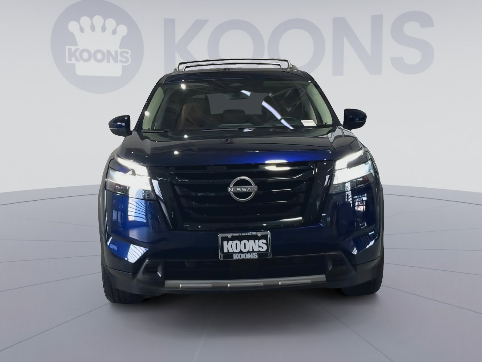 Used 2024 Nissan Pathfinder Platinum w/ Black Appearance Package AWD/4WD image 4