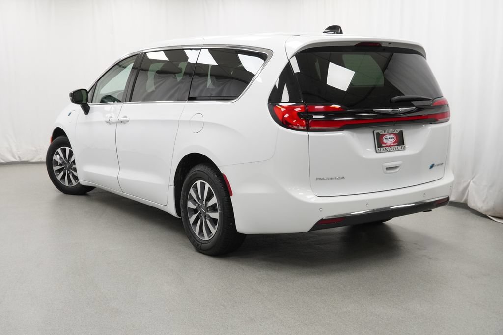 Used 2024 Chrysler Pacifica Limited FWD image 13