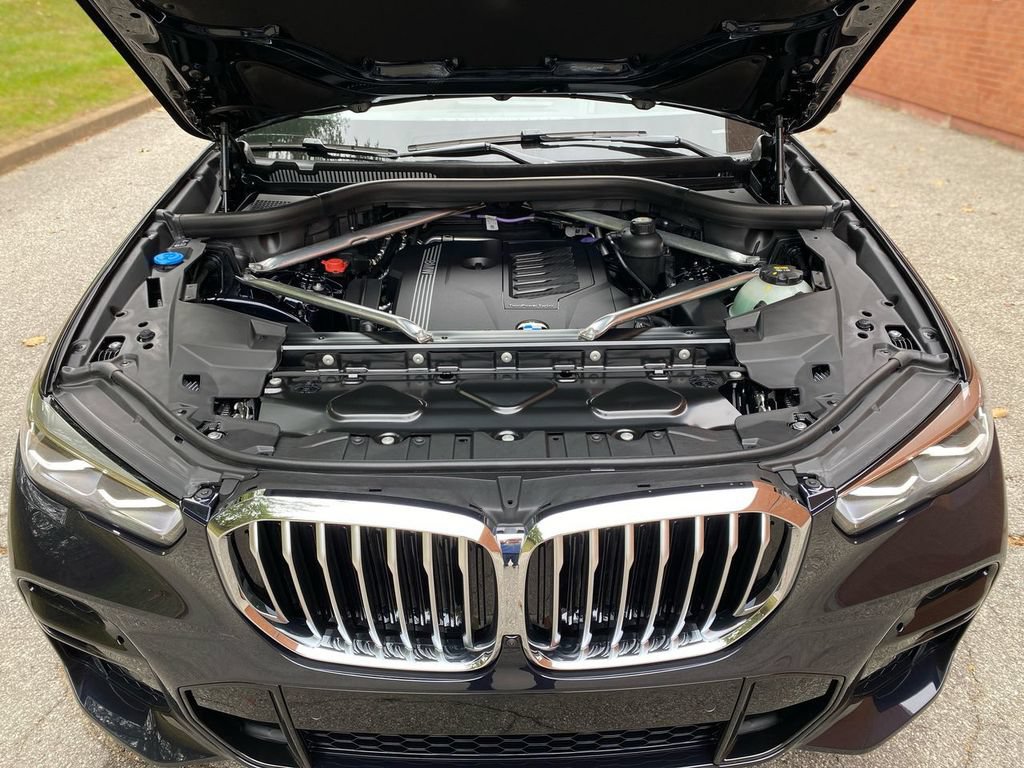 Used 2022 BMW X5 xDrive40i w/ M Sport Package AWD/4WD image 52