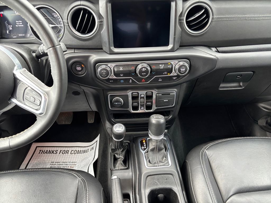 Used 2023 Jeep Wrangler Unlimited Sahara AWD/4WD image 16