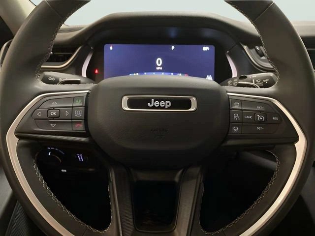 Used 2024 Jeep Grand Cherokee Laredo RWD image 32