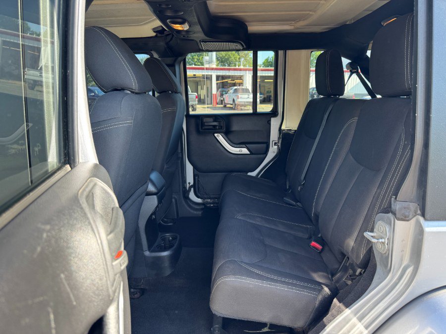 Used 2016 Jeep Wrangler Unlimited Sahara AWD/4WD image 16