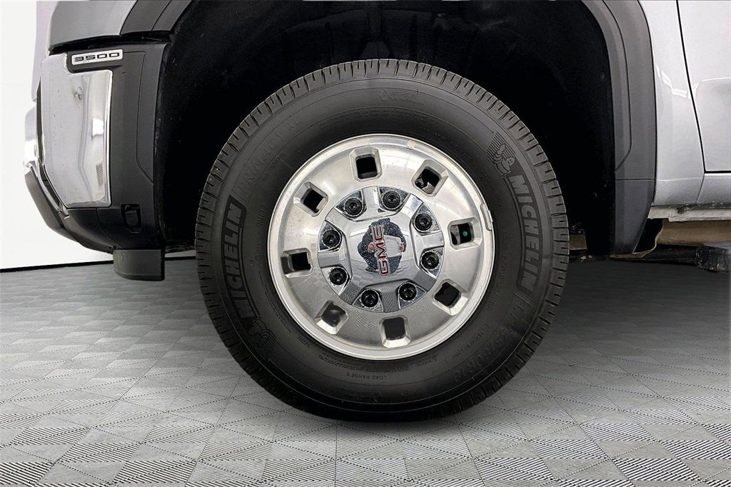 Used 2025 GMC Sierra 3500 SLT w/ SLT Premium Package image 9